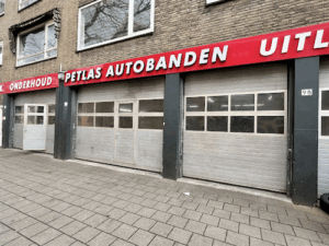 De bedrijfsnaam is autobanden Petlas