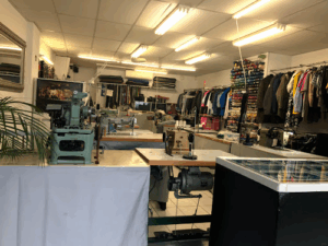 De bedrijfsnaam is ayat kledingatelier