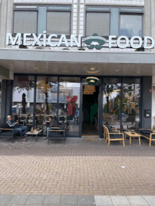 De bedrijfsnaam is Fast & Fresh Mexican Food Alexandrium