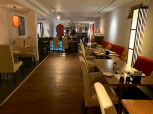 De bedrijfsnaam is Fugu Japanese Izakaya Rotterdam