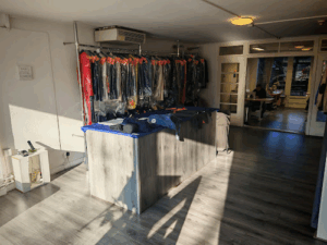 De bedrijfsnaam is h. kaya kledingreparatie & stomerij
