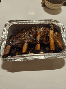 De bedrijfsnaam is meat & ribs catering