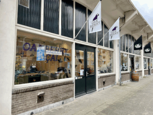 De bedrijfsnaam is Oakberry Açaí Rotterdam - Noord