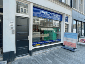 De bedrijfsnaam is Palthe stomerij and laundromat rotterdam centrum