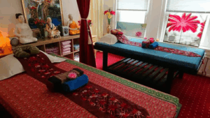 De bedrijfsnaam is Thongbai Massage