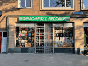 De naam van het bedrijf is demonfuzz records